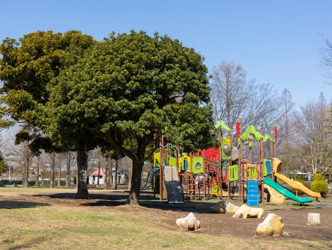大崎公園の遊具広場にある複合遊具