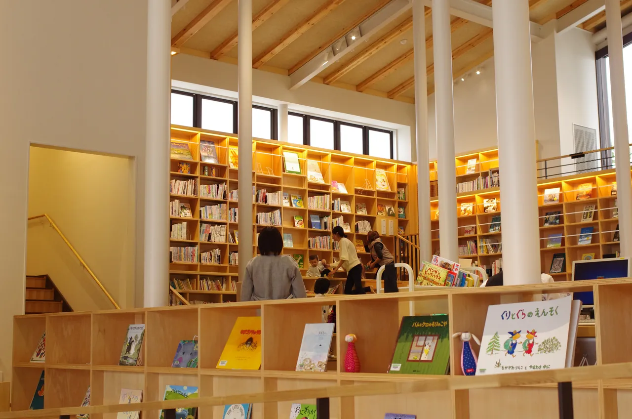武雄市こども図書館